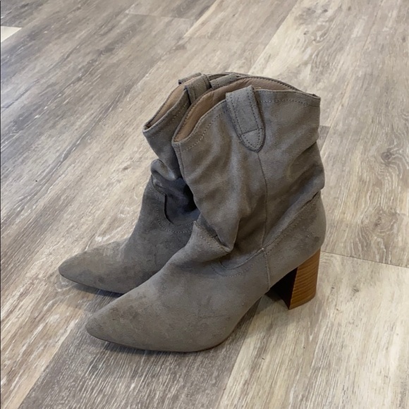 Shoes - Size 9 women’s slouchy bootie with heel